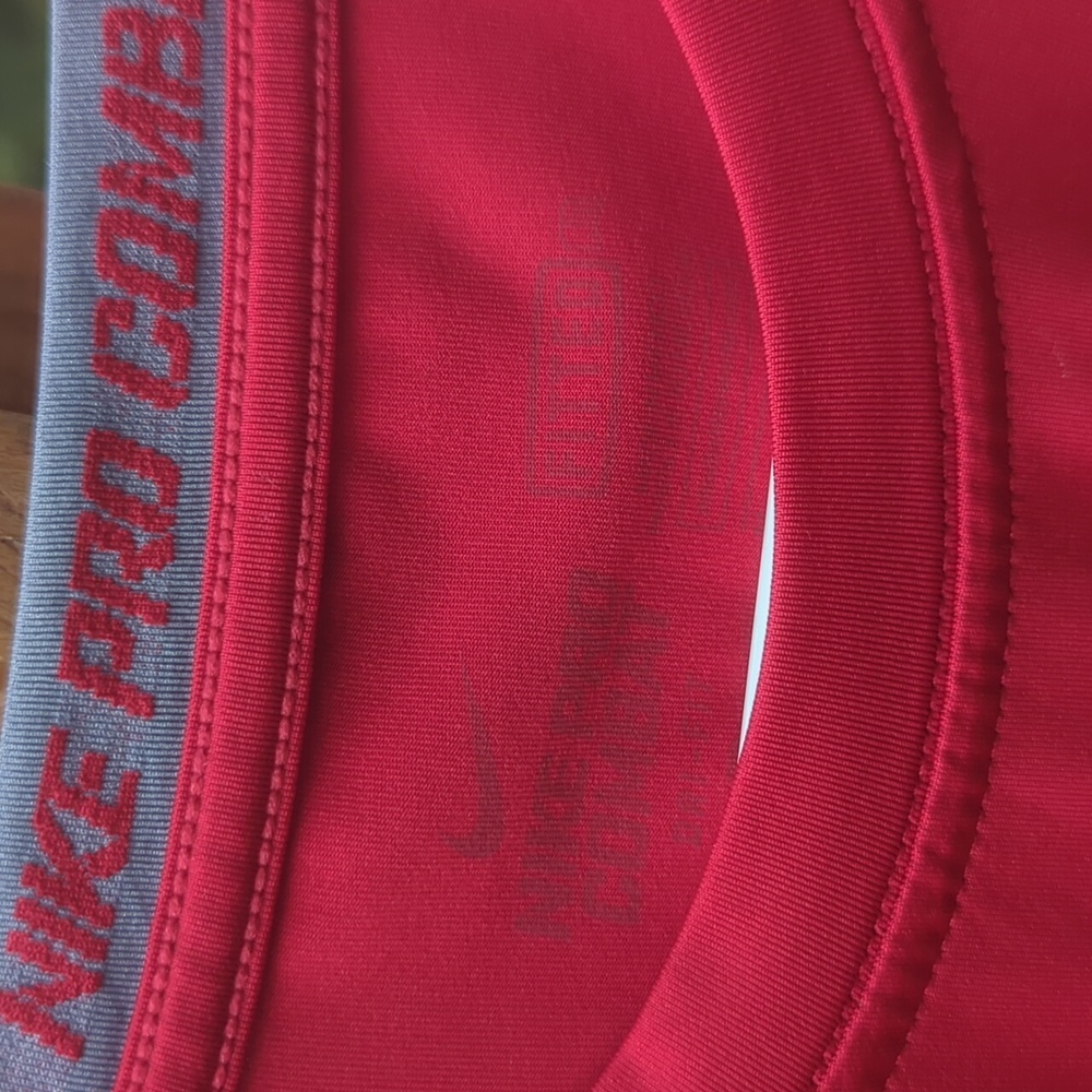 Nike Pro Combat Stretchy Top - Picture 4 of 5
